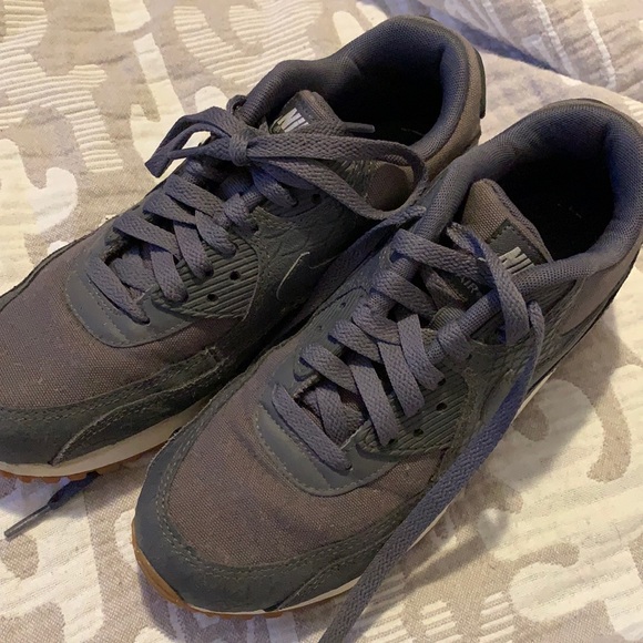 Nike Air Max 90 Gray Snake Skin Python Sneakers - Picture 3 of 11